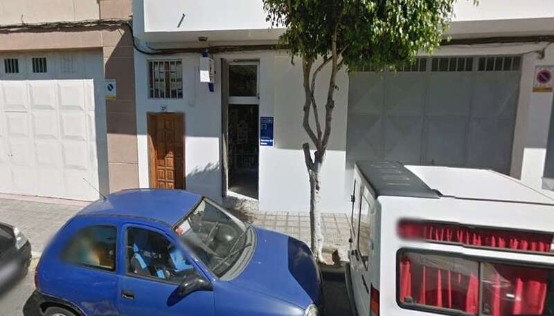 Librería de la calle de Holanda donde se vendió el décimo premiado (Foto Google Maps)